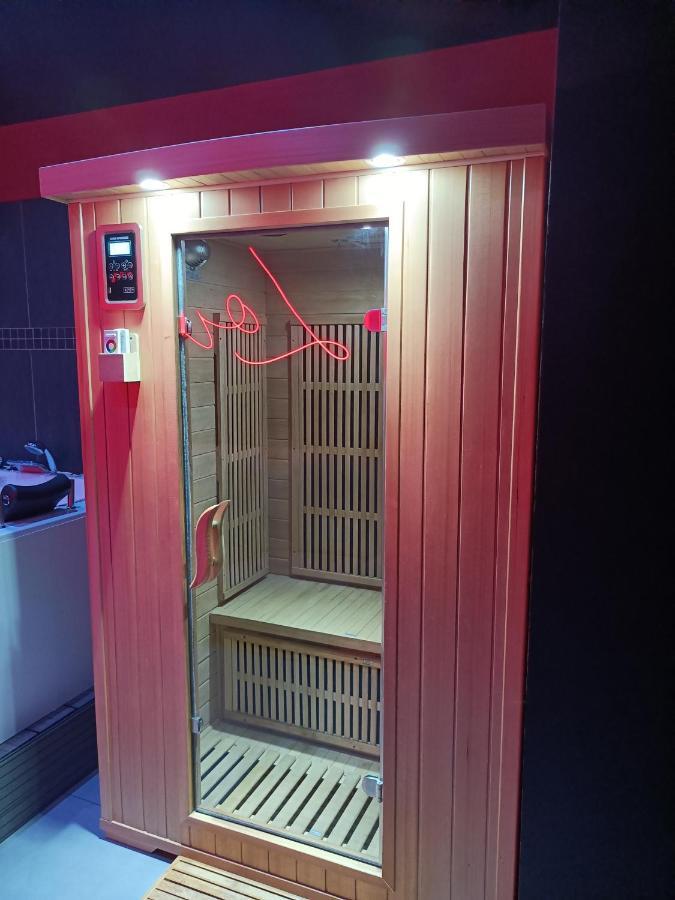 Appartement Balneo Et Sauna Prives The Red Room Mauguio Exterior foto